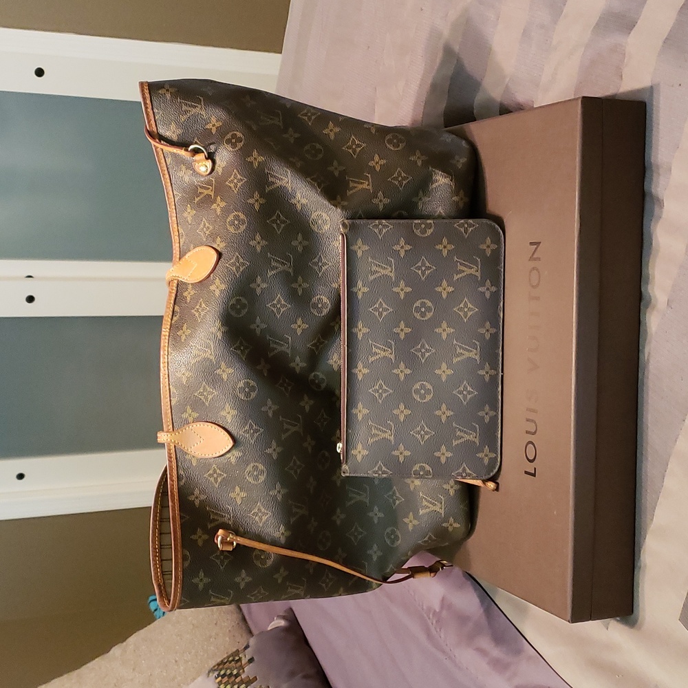 Authentic Louis VUITTON Monogram Never full with POCHETTE!